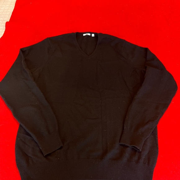 Black V-Neck Men's Sweater - Picture 1 of 3
